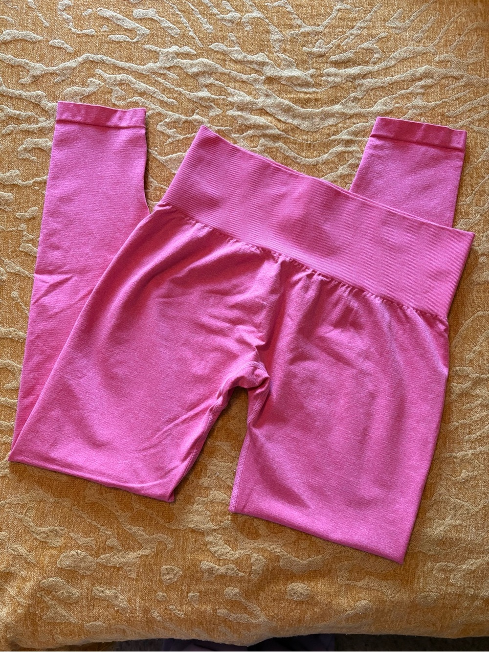 NVGTN Hot Pink Curve Seamless Leggings NWOT